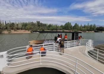 La Nueva Cuyanita ya está en el lago del Parque General San Martín y hay fecha probable de inauguración
