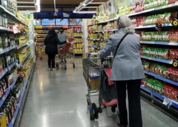 Las ventas en los supermercados aumentaron 0,9% en el 2023 y 4,7% en los mayoristas
