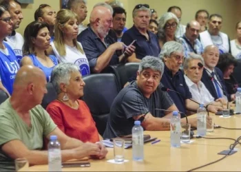 Los gremios docentes anunciaron un paro nacional para el lunes en demanda de mejores salarios