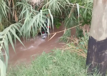 Tragedia en la provincia de Mendoza: Murió una mujer tras caer con su moto a un canal