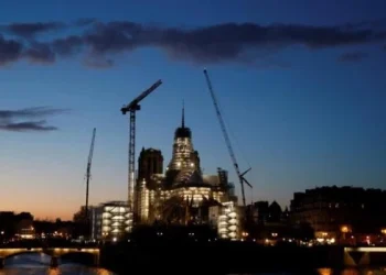 La aguja de la catedral de Notre Dame vuelve a ser visible tras el retiro de los andamios