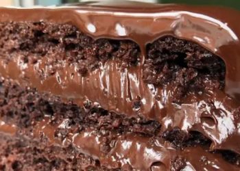 La receta perfecta para hacer un pastel de chocolate de tres capas