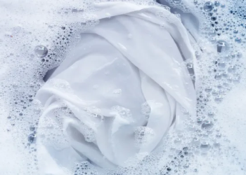 El potente jabón casero para lavar tu ropa blanca y dejarla como nueva