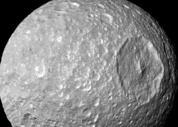 Una de las luna de Saturno tiene un gran y joven océano