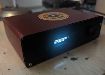 Se cansó de que su vecino escuche reggaetón a todo volumen e inventó un artefacto para evitarlo