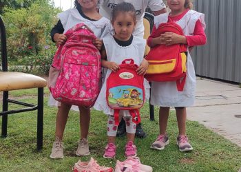 Fierritos Solidarios recolecta útiles escolares: “Tenemos el corazón muy triste porque hay muchos niños que no pueden ir a la escuela”