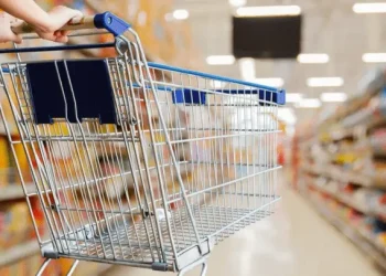 Un joven mostró todo lo que se podía comprar con $1000 hace 20 años y el resultado es difícil de creer