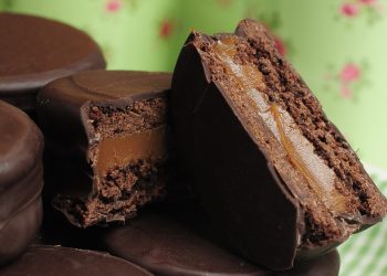 Insólito concurso en Argentina: premian con $ 50 mil a quién coma más alfajores en 3 minutos