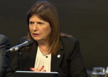 Bullrich celebró el fallo que mantiene el protocolo antipiquetes y reiteró: «Los que cortan, no cobran»