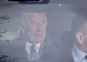 El rey Carlos III mantendrá por teléfono su reunión semanal con el primer ministro británico