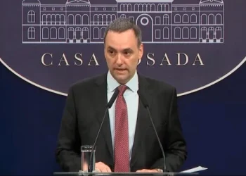 El Gobierno confirmó la baja de 15 mil contratos en el Estado y anunció la suspensión de miles de cooperativas