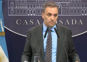 Adorni a la oposición: «Preferimos el acuerdo, pero estamos dispuestos a la confrontación también»