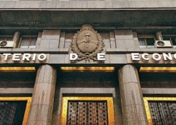 Canje de deuda: se logró una adhesión del 77% y Economía estiró vencimiento de $42,6 billones