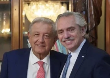 Desde México, Alberto Fernández pidió licencia como presidente del PJ