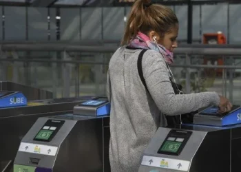 El Ejecutivo posterga el aumento de las tarifas del transporte público y el gas