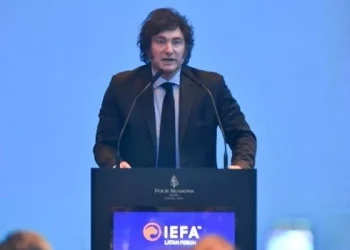 El Gobierno dejará cesantes a unos 20 mil trabajadores estatales