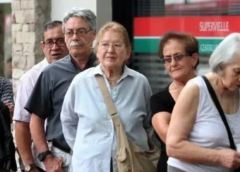 El Gobierno estudia un adicional del 10% en jubilaciones para compensar el primer trimestre