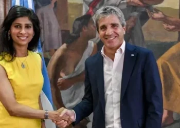El Gobierno trabaja en la conformación de un pool de créditos por un total de US$15.000 millones para acelerar la salida del cepo
