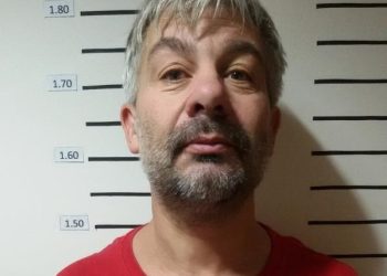 Buscan dar con un hombre acusado de defraudacion