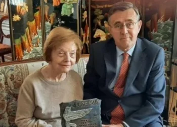 Reapareció María Estela Martínez de Perón que recibió un premio en España