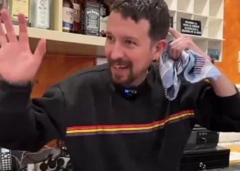 Pablo Iglesias inauguró en Madrid un bar izquierdista