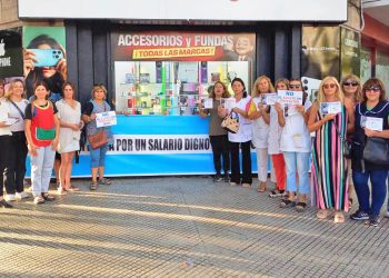 Docentes reclamaron en el centro por los recortes de fondos nacionales para educación y del Incentivo Docente