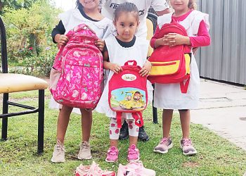 Fierritos Solidarios recolecta donaciones: algunos niños no empezaron las clases por falta de zapatillas