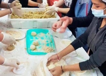 Estudiantes de la escuela Bianchi elaboran hamburguesas de soja y arvejas