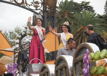 El Carrusel explota de color por las calles de Mendoza