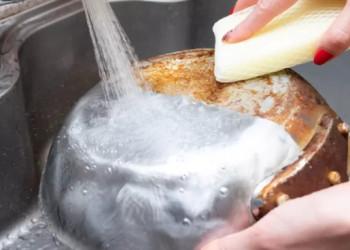 El mejor método  para eliminar las manchas de quemado en sartenes y ollas