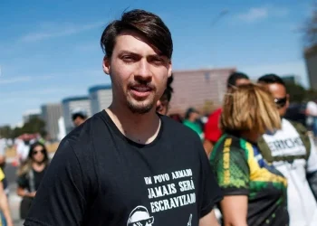  Imputaron al hijo de Bolsonaro en investigación por lavado de dinero