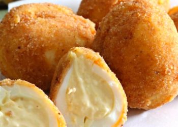 La deliciosa receta de huevos duros rellenos y fritos