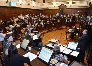 Droguerías y pacientes oncológicos: se convirtieron en ley dos proyectos del Plan de Salud