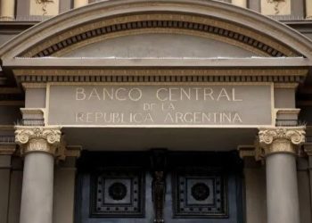 El gobierno nacional analiza cambios en las tasas del Banco Central que impactarían en millones de ahorristas en marzo: cómo serían