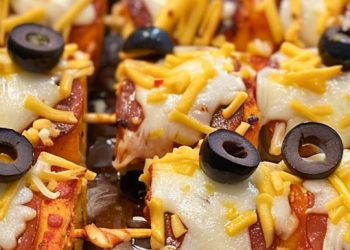 Cómo hacer bocaditos de mini pizza en brocheta