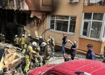 Al menos 25 muertos por un incendio en una discoteca de Estambul