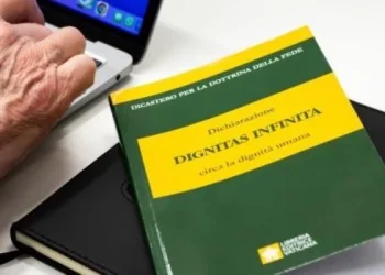 Nuevo documento del Vaticano detalla las ‘violaciones graves’ de la dignidad humana