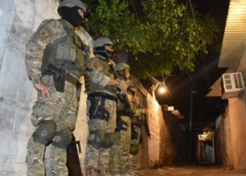 Seis detenidos luego de 30 allanamientos por la ola de crímenes en Rosario