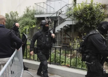 Detienen a un hombre que amenazó con hacer explotar un artefacto en el consulado de Irán en París