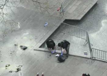 Un hombre murió tras prenderse fuego frente al tribunal que juzga a Trump