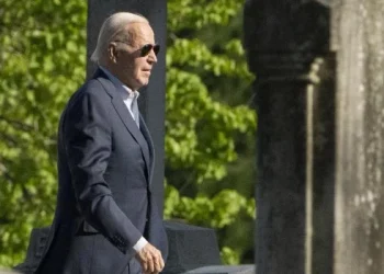 Biden recorta a dos puntos la ventaja de Trump en la carrera presidencial, según un sondeo
