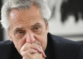 Para Alberto Fernández, el superávit es «insignificante»