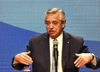 Ordenan entrecruzamientos telefónicos entre Alberto Fernández y los demás implicados en la causa de los seguros