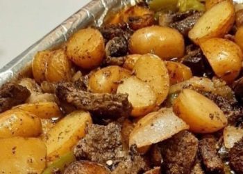 Un plato de nivel superior: Receta de papas al sartén y filete  con mantequilla de ajo