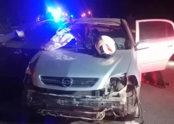 Otra tragedia en el país: Conductor quiso evadir un control policial, chocó de frente y murió junto a su mujer y sus dos hijos
