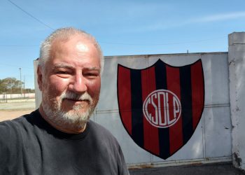 El reconocido escritor Eduardo Quintana recorrió los clubes de fútbol de San Rafael: «Surgen conexiones inesperadas a través del deporte más popular»