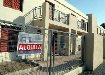 Inquilinos denuncian que dejan de comprar alimentos por los precios exorbitantes de los alquileres tras el DNU de Milei