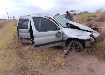 Un lesionado por un vuelco cerca de Canalejas