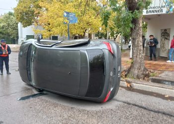 Accidente con vuelco en el centro