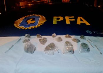 La Policía Federal detuvo a un «delivery» y a otro sujeto con marihuana